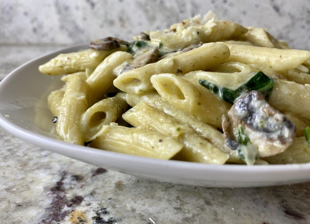 Creamy Pesto Pasta with Spinach and Mushrooms