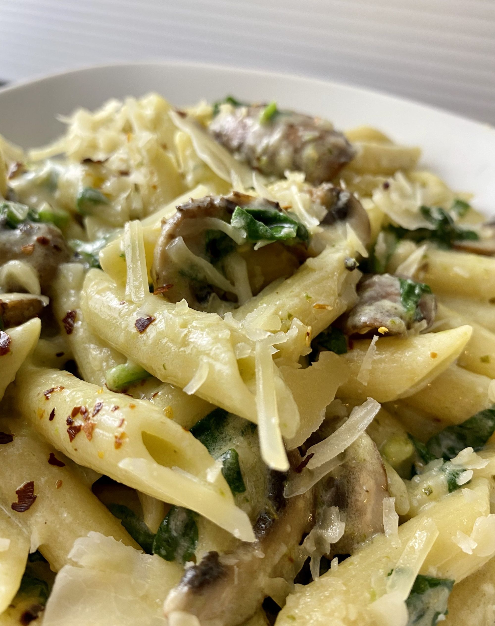 Creamy Pesto Pasta with Spinach and Mushrooms